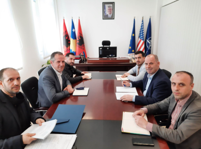 Kryetari Lladrovci pret në takim drejtorin e KIESA, Hajriz Koca