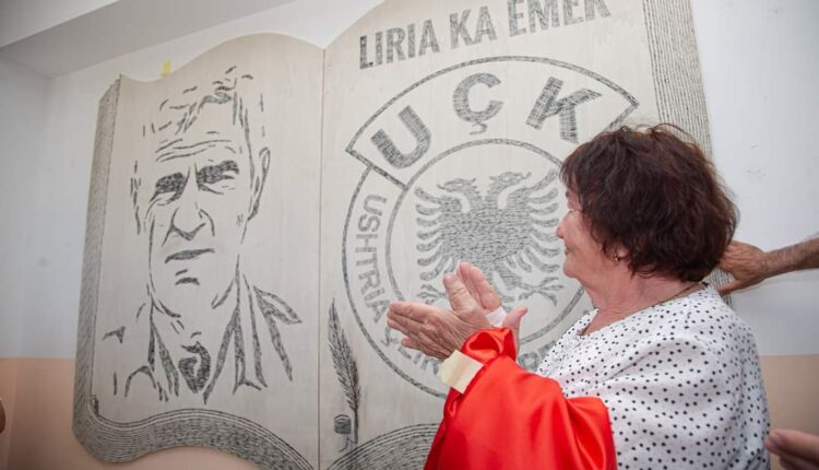 Vendoset vepra artistike “Liria ka emër” në objektin e shkollës “Xheladin Gashi-Plaku”