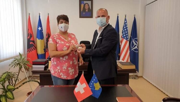 Kryetari Lladrovci pret në takim Deputeten e Kantonit të Gjenevës, Ana Roch