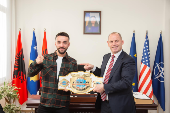 Lladrovci pret në takim kik boksierin Azdren Krasniqi, fitues i titullit “Isra Intercontinental Champions League” në Evropë