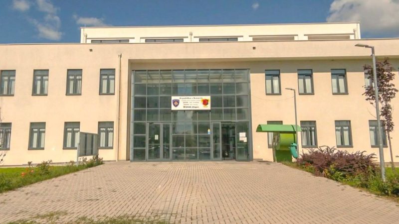 Komuna e Drenasit shpall konkurs për 24 leje operimi për auto-taksi